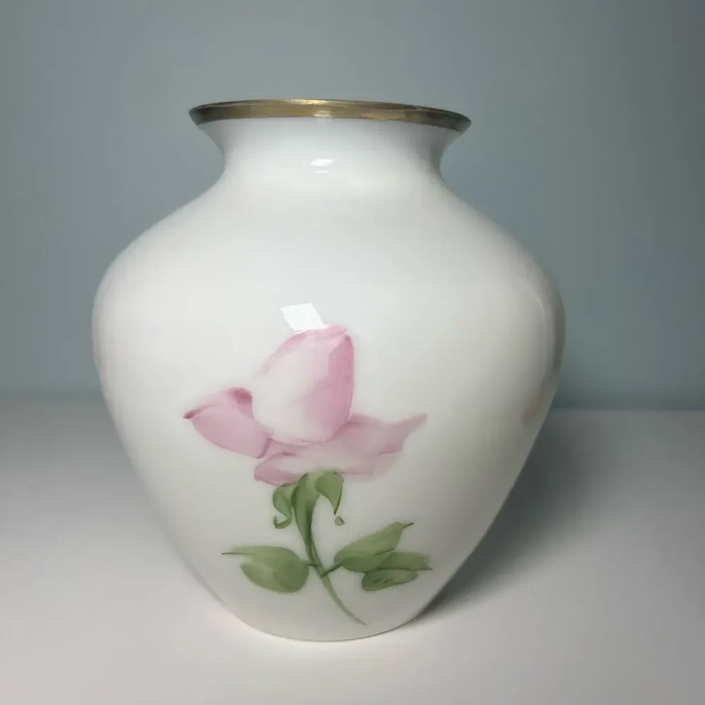 Vintage 40s DeLuxe Inc USA Signed Hand Painted Floral Vase Milk Glass - Picture 3 of 12